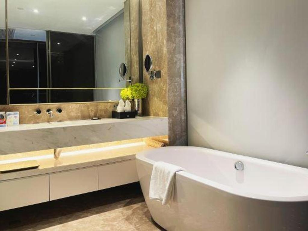Rock Platinum Sea View Hotel Санья Экстерьер фото