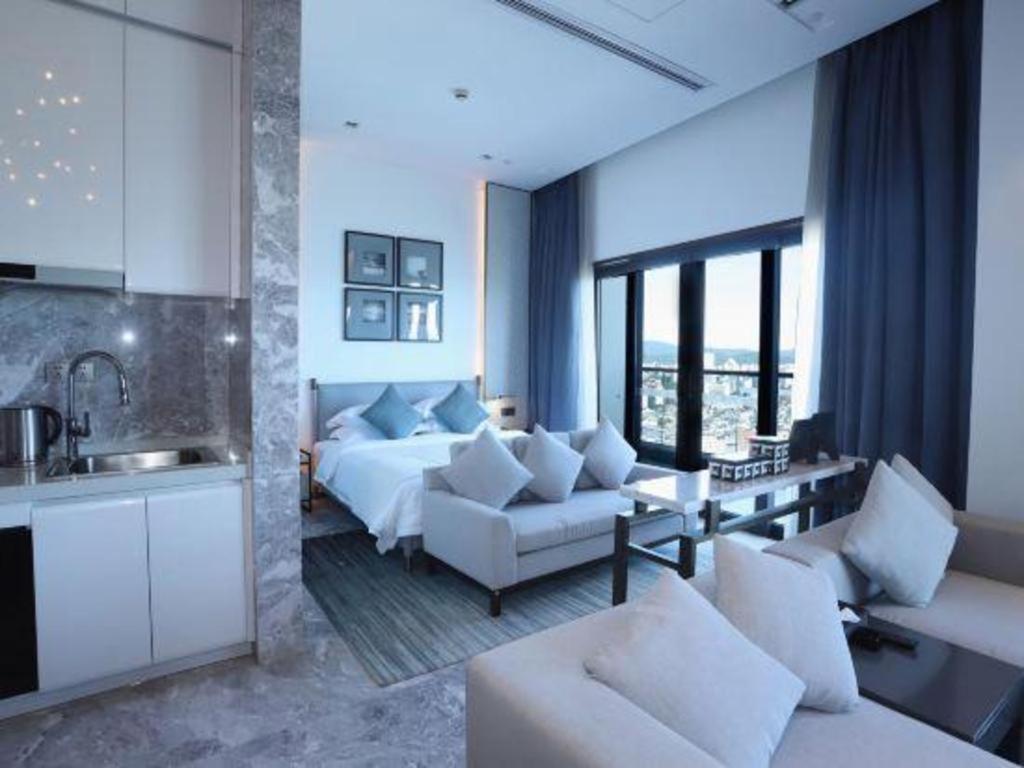 Rock Platinum Sea View Hotel Санья Экстерьер фото