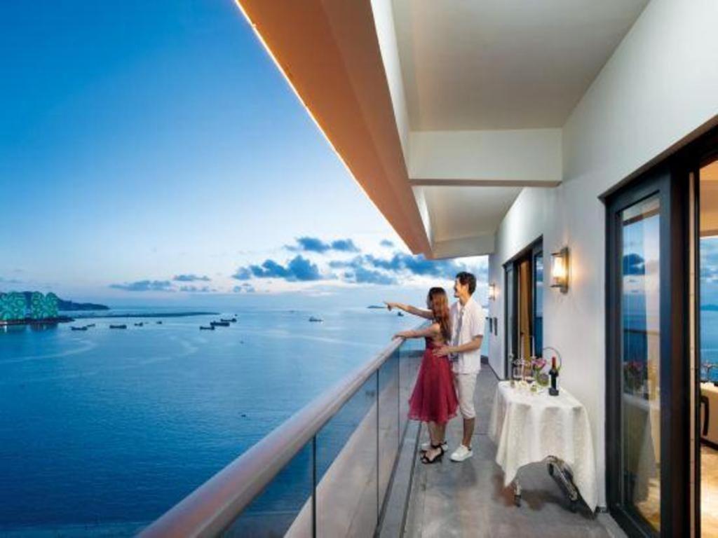 Rock Platinum Sea View Hotel Санья Экстерьер фото